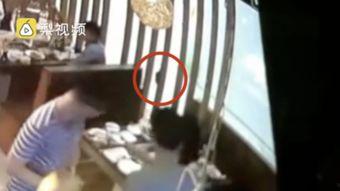 打架吃瓜视频,一场打架引发的吃瓜盛宴，网友热议不断