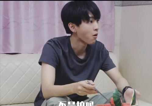 王俊凯自己吃瓜视频,揭秘娱乐圈幕后故事