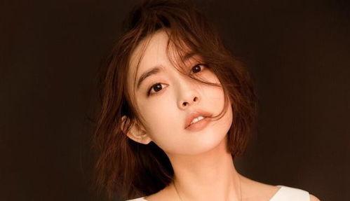 孟子义和她妈吃瓜视频,温馨互动展现家庭幸福时光