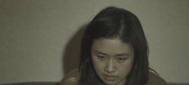 女博主讲解吃瓜过程视频,带你领略美食与娱乐的双重享受