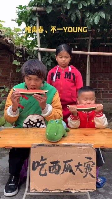 吃小瓜的搞笑视频大全,让你笑到肚子疼